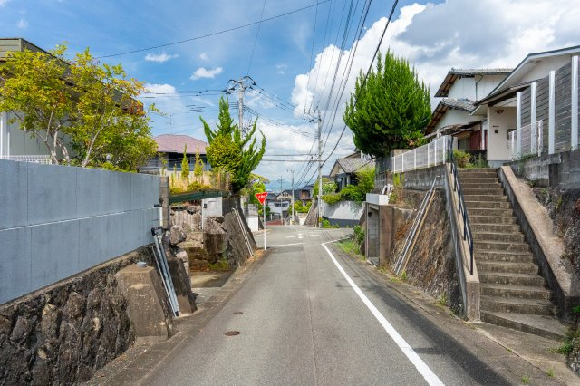 【土地】南区柏原三丁目の前面道路含む現地写真