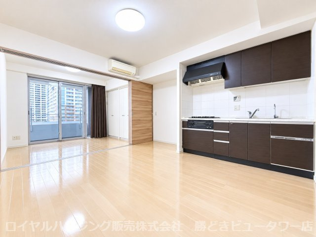 三枚引き戸でライフスタイルに合わせて流動的に利用できる間取りです。
