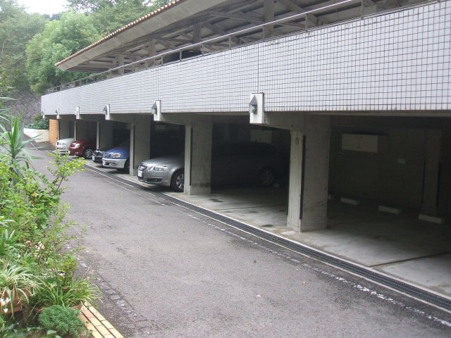 バス停まで徒歩約１分♪市駅方面へ行ける路線です♪敷地内駐車場もあり♪最新情報についてはご相談下さい♪