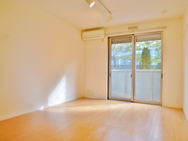 Ｇｒａｃｅ南善福寺の居間・リビング|明るいお部屋です。