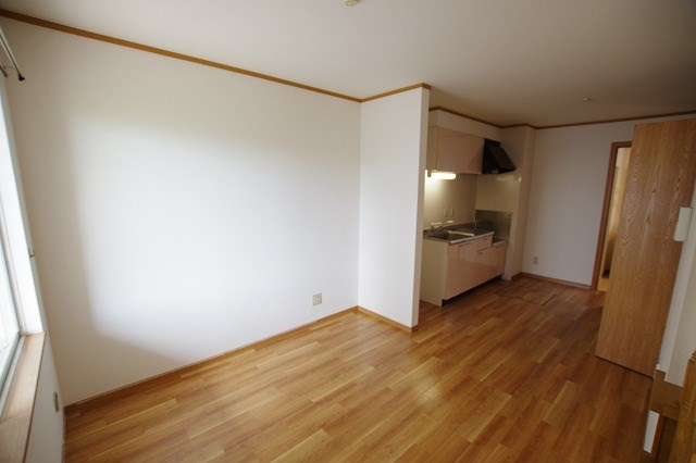 寝屋川市高柳６丁目のアパートの居間・リビング