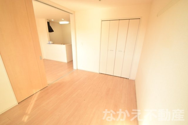 【寝室】 | 広くて明るい寝室