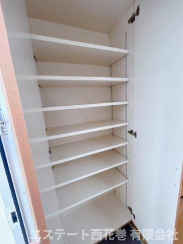 梅原貸家の収納|シューズBOX