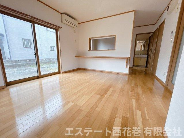 梅原貸家の居間・リビング