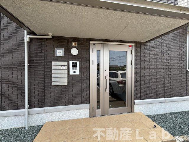 ハイムセラ宇土駅前のエントランス|※同型タイプのお写真です。