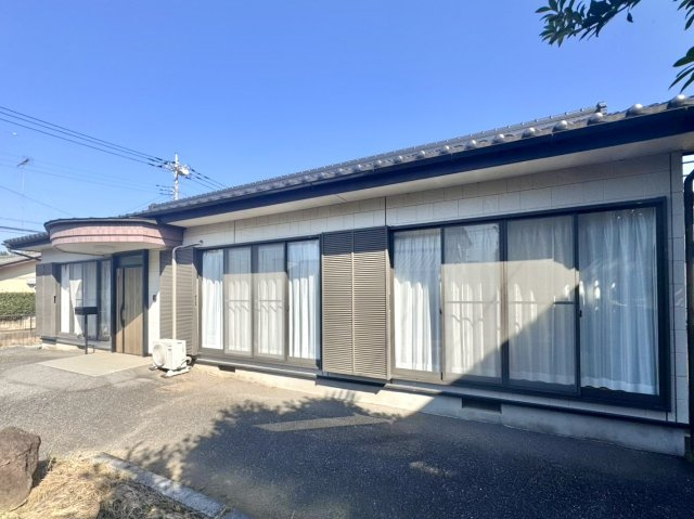【中古戸建】邑楽郡邑楽町大字篠塚の外観|■外観｜南側の日当たりの良いお庭は、芝生を植えて子どもやペットが走り回れるようにすると、さらに屋外で過ごす時間を楽しめます。