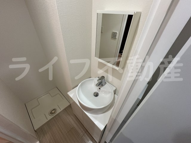 U-ro玉造Ⅱの独立洗面台|独立洗面台、小物を置くことができて便利です