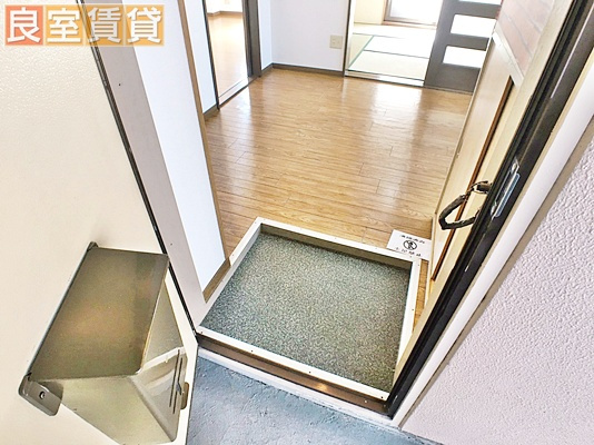 【玄関】 | ルシードつるさと