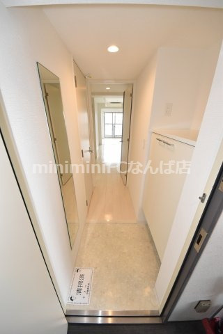 セレニテ谷町クロワの玄関