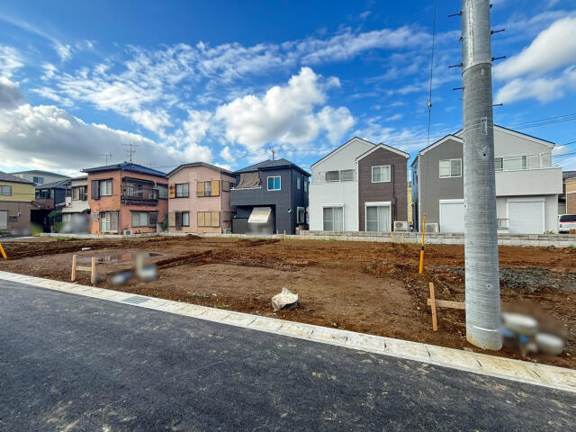 ブルーミングガーデン　市川市稲荷木２丁目１０棟／１期１０号棟の前面道路含む現地写真|現地写真