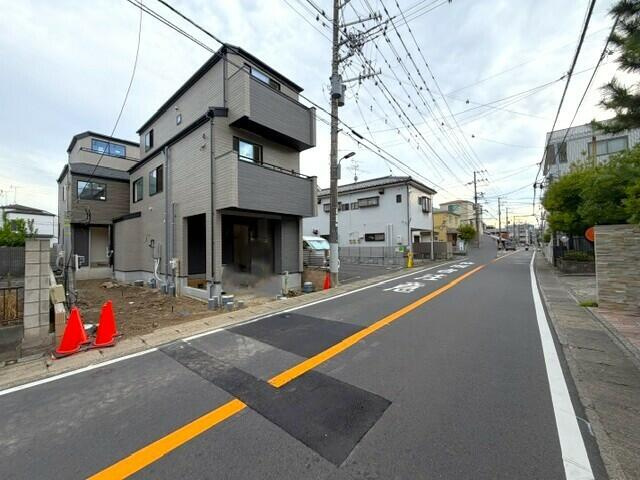 市川市相之川１丁目１０１４番の前面道路含む現地写真