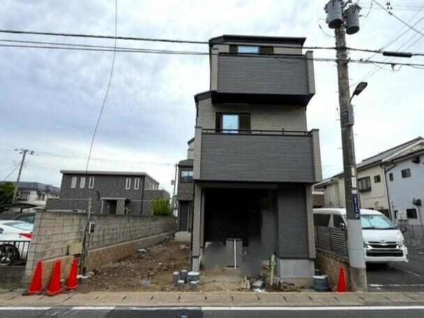 市川市相之川１丁目１０１４番の前面道路含む現地写真