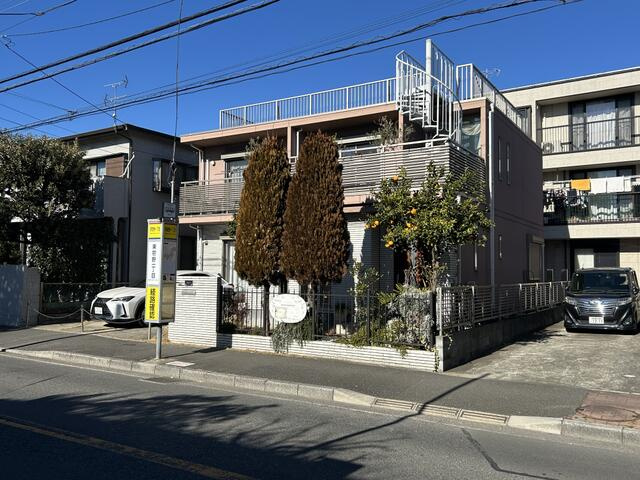 東菅野１丁目戸建の前面道路含む現地写真