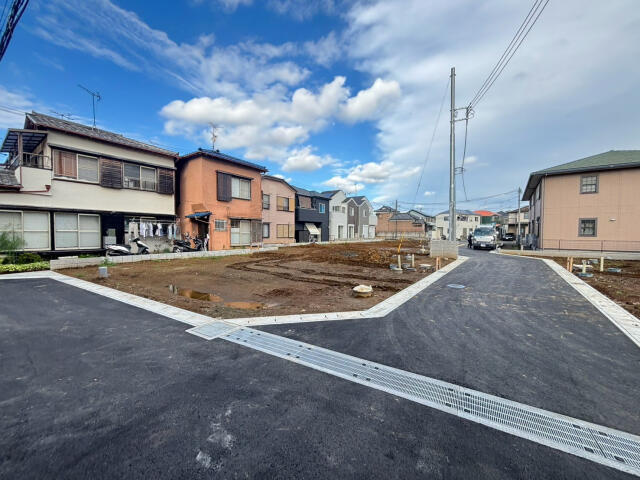 ブルーミングガーデン　市川市稲荷木２丁目１０棟／１期８号棟の前面道路含む現地写真|現地写真