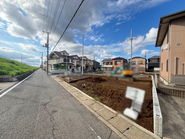 ブルーミングガーデン　市川市稲荷木２丁目１０棟／１期２号棟の前面道路含む現地写真|現地写真
