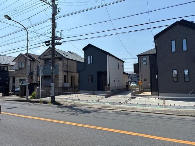 ４３０７松戸市栄町１８期３棟の前面道路含む現地写真