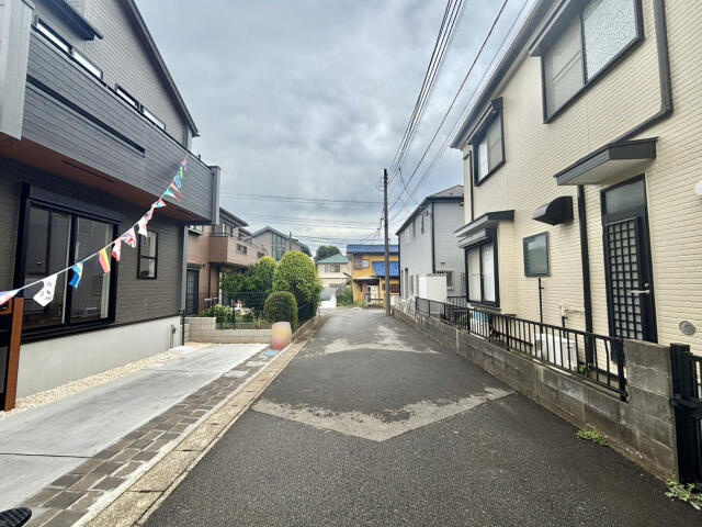 ブルーミングガーデン　柏市西原３丁目１棟／１期１号棟の周辺|前面道路含む現地写真