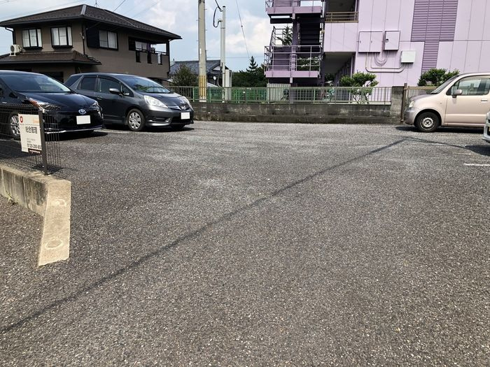 ブライトソレム５の駐車場