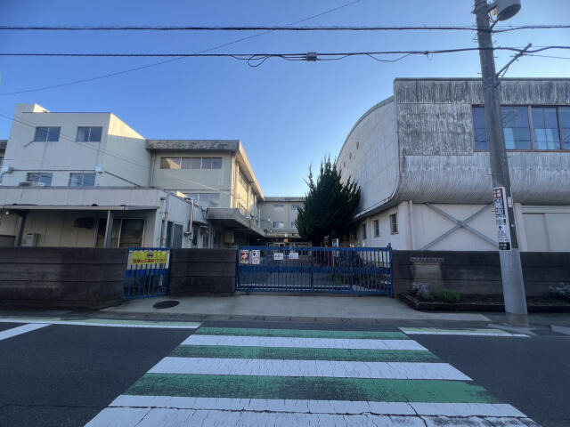 ブルーミングガーデン　松戸市西馬橋３丁目１棟／１期１号棟の前面道路含む現地写真|松戸市立馬橋小学校まで651m