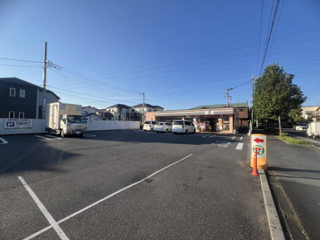 ブルーミングガーデン　松戸市西馬橋３丁目１棟／１期１号棟の前面道路含む現地写真|セブンーイレブン松戸…まで676m