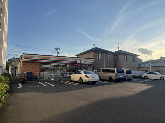 ブルーミングガーデン　松戸市西馬橋３丁目１棟／１期１号棟の駐車場|セブンーイレブン松戸…まで850m