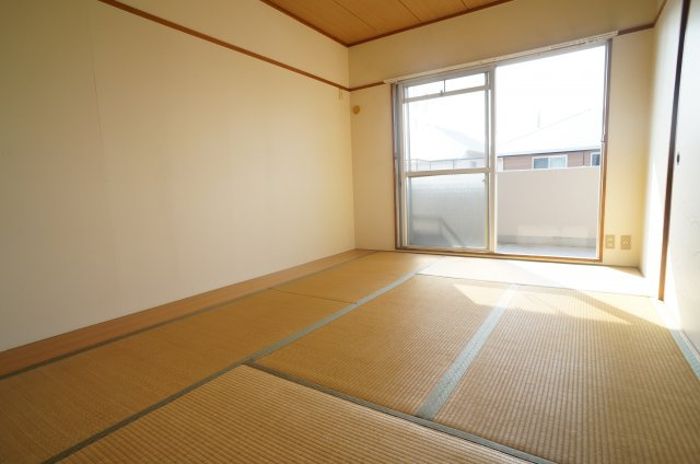 ハイツ別荘園の和室|参考、同建物・同間取りの号室