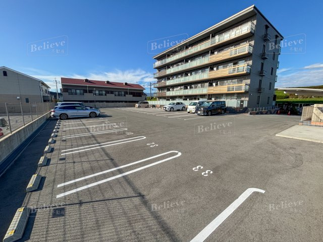 サクセス東櫛原の駐車場|駐車スペースもあります♪
