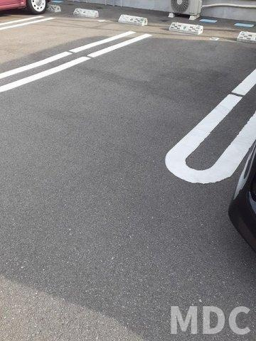 徳島市国府町和田字居内のアパートの駐車場