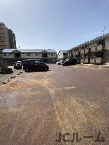 ロイヤルガーデン絆 Aの駐車場