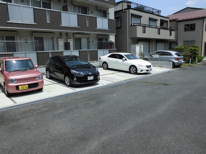 セジュール石山の駐車場