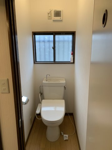 千草台戸建のトイレ