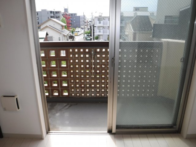 川崎市中原区下小田中３丁目の賃貸マンションのバルコニー