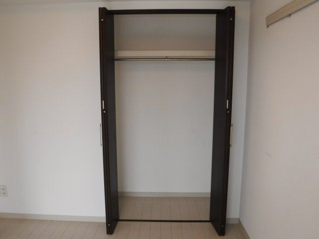 川崎市中原区下小田中３丁目の賃貸マンションの収納