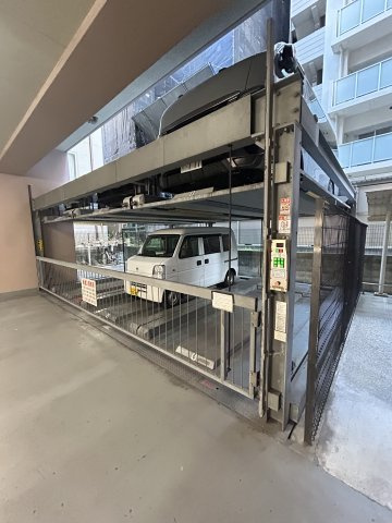 シャルマンフジ大阪城南の駐車場