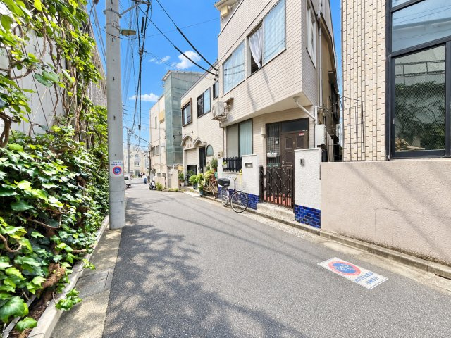 目黒区緑が丘1丁目　建築条件付き売地の前面道路含む現地写真|2026.10.04撮影

現地ご見学希望・資料請求などお気軽にお問い合わせ下さい！
03-5990-5201