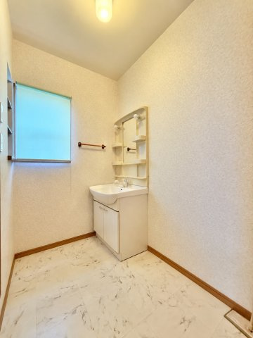 中央区中郡町の洗面所|３Fの洗面ルームです。水回りが２階と３階にあるので、家族が多くても朝仕度の渋滞になることがありません！