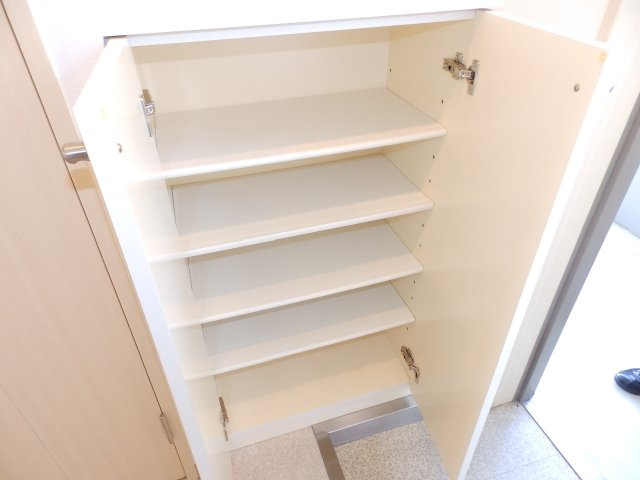 ネオハイム六甲の玄関