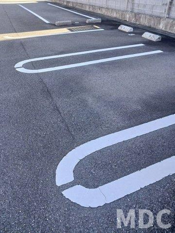 徳島市国府町中のアパートの駐車場
