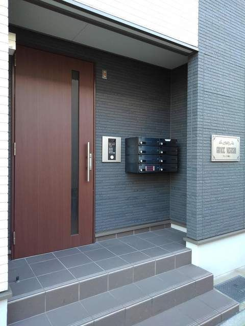 グレイス根岸のエントランス