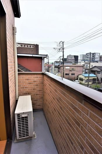 コスモＡｏｉ東神奈川のバルコニー