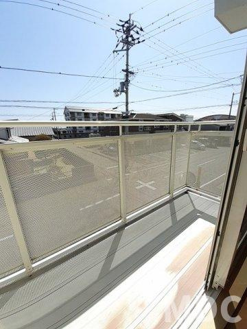 板野郡松茂町笹木野字八山開拓のアパートのバルコニー