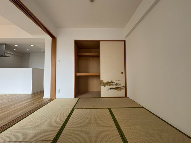 レクセルプラッツア福生弐番館の和室|リビングには和室が隣接。リビングでおしゃべりしたり、和室で横になって寛いだり。暮らしやすい間取りとなっております。