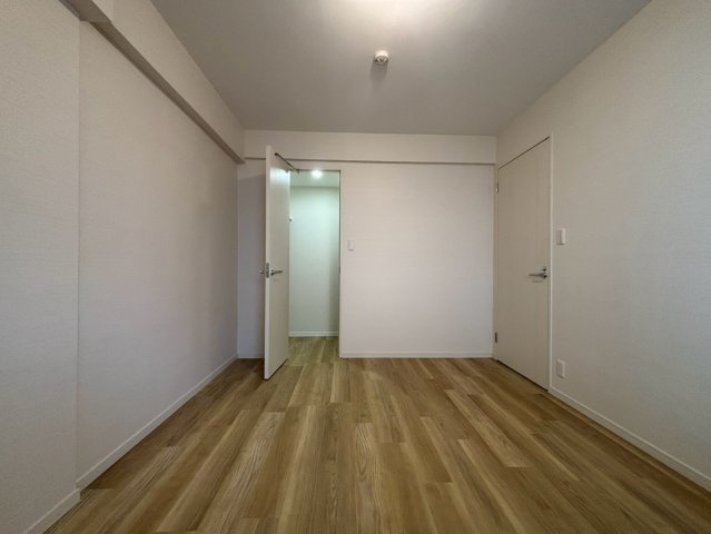 レクセルプラッツア福生弐番館の洋室|大切な住まい選びだからこそ、疑問やご希望を伺いながら、じっくり丁寧にお手伝いします。