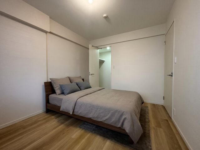 レクセルプラッツア福生弐番館の洋室|シンプルな内装なので埃や汚れがたまりにくく、お掃除がしやすいです。※本画像はCGで作成しており、実際に現地に家具は置かれておりません。また、価格に家具は含まれておりません。