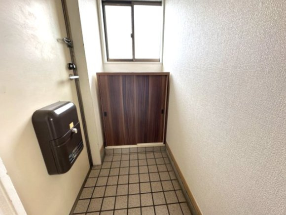 メゾンクレール（本町東）の玄関