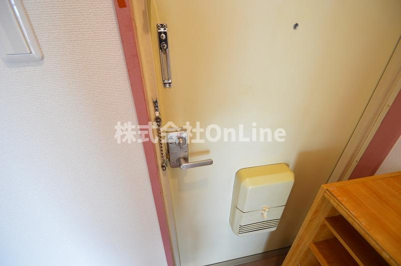 タキハイツの玄関