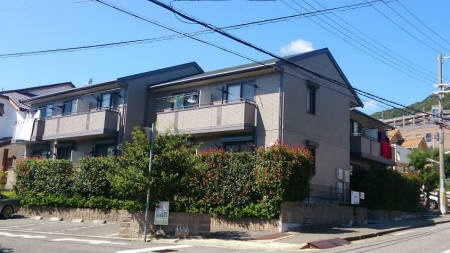 神戸市東灘区西岡本５丁目のアパートの外観