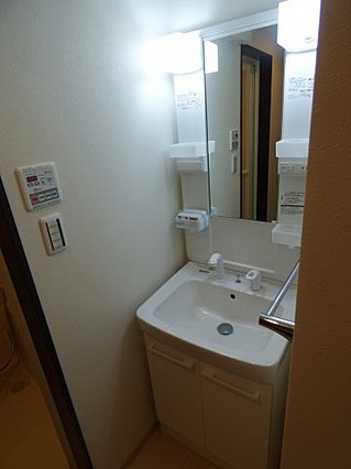神戸市中央区北長狭通８丁目の賃貸マンションの洗面所