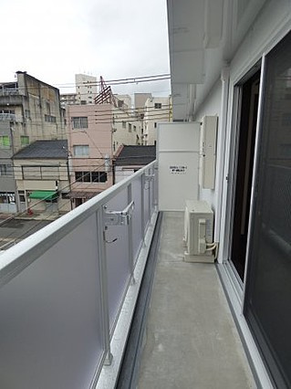 神戸市中央区北長狭通８丁目の賃貸マンションのバルコニー