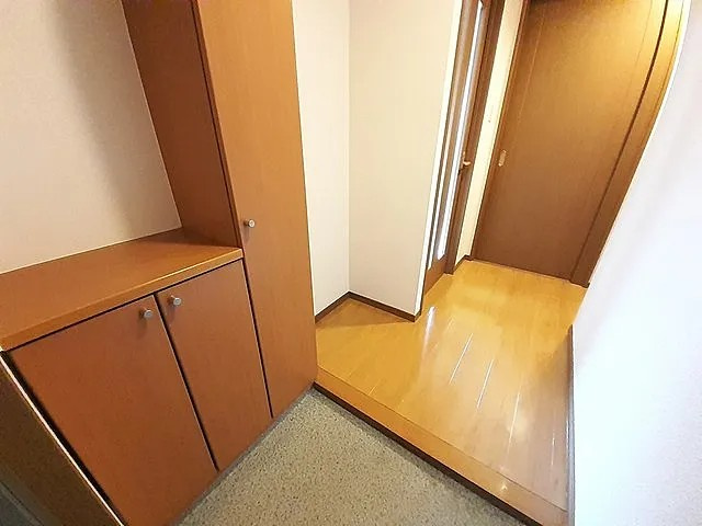 神戸市中央区割塚通５丁目の賃貸マンションの玄関